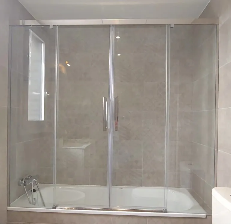 Mamparas de baño correderas: Funcionalidad y estilo para tu baño 19 Mamparas de ducha