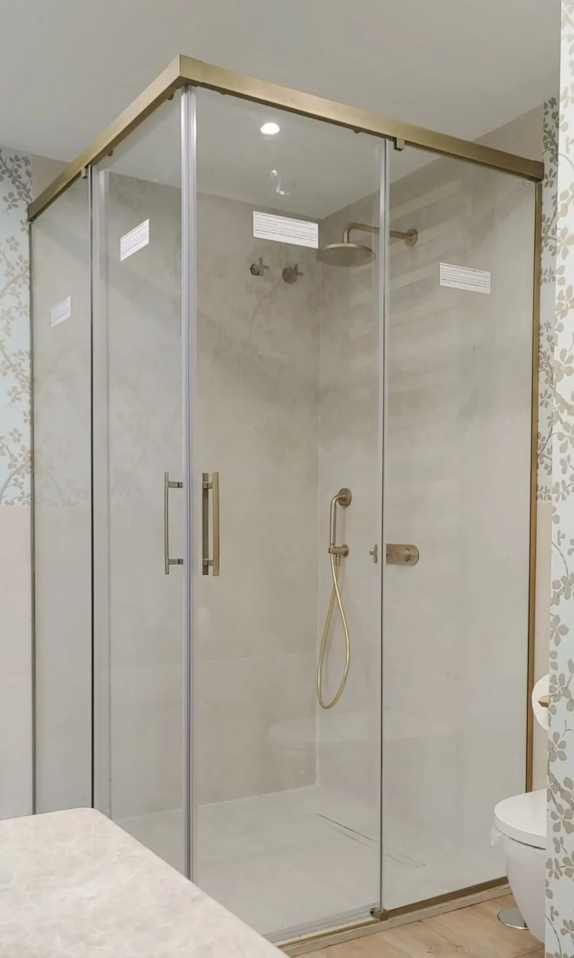 Mamparas de baño correderas: Funcionalidad y estilo para tu baño 13 Berlín Angular mampara de baño corerderas