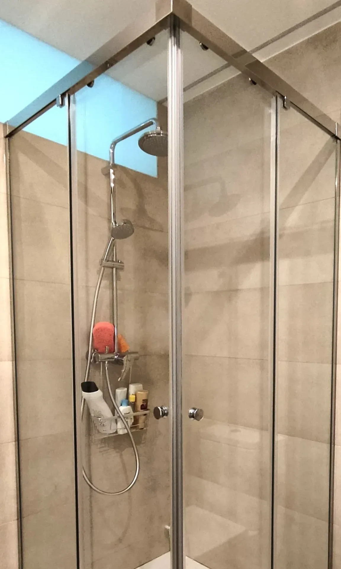 Mamparas de baño correderas: Funcionalidad y estilo para tu baño 15 Berlin Angular 1 scaled