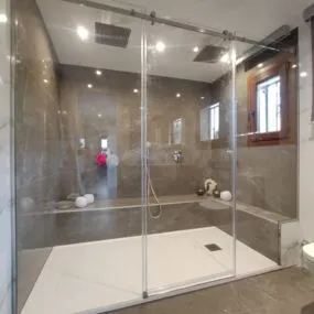 Mamparas de baño correderas: Funcionalidad y estilo para tu baño 11 Mampara Moscú